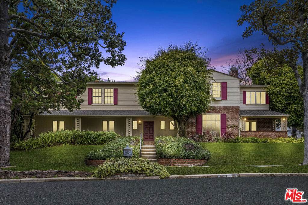 401 Lomond Avenue - Photo 1
