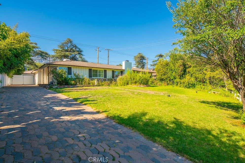 925 Catalpa Road - Photo 1