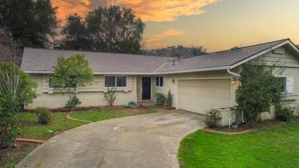110 Belvale Drive - Photo 1