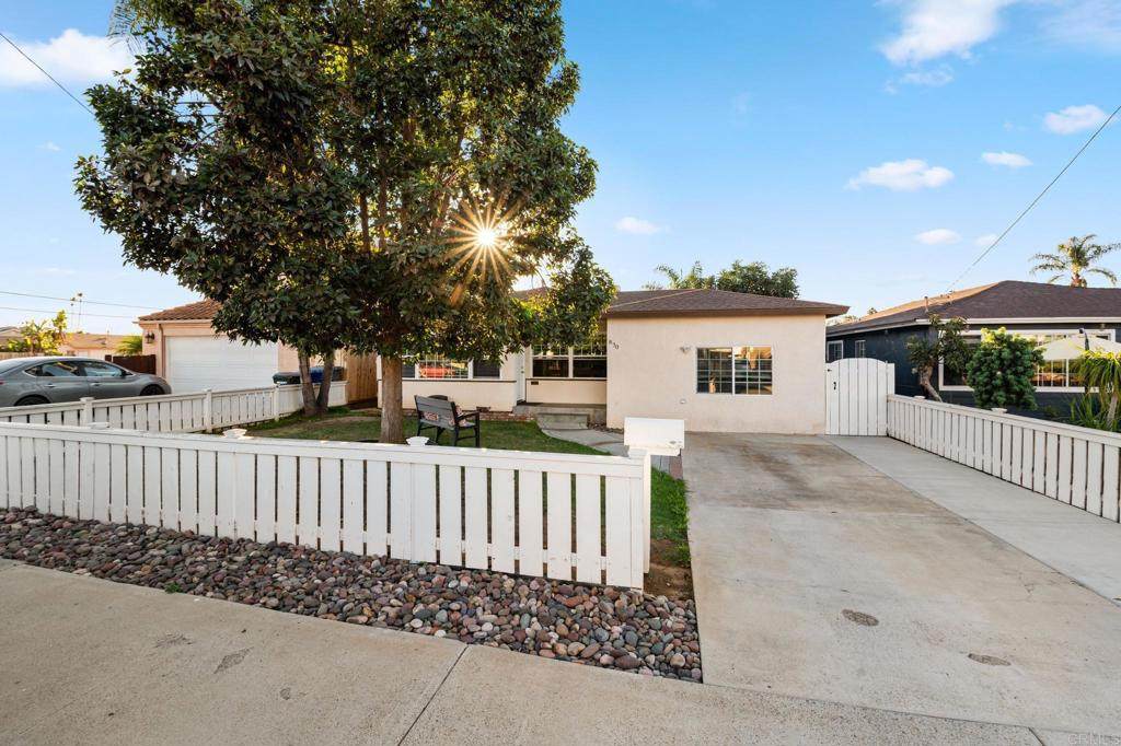 870 10th Street - Photo 1