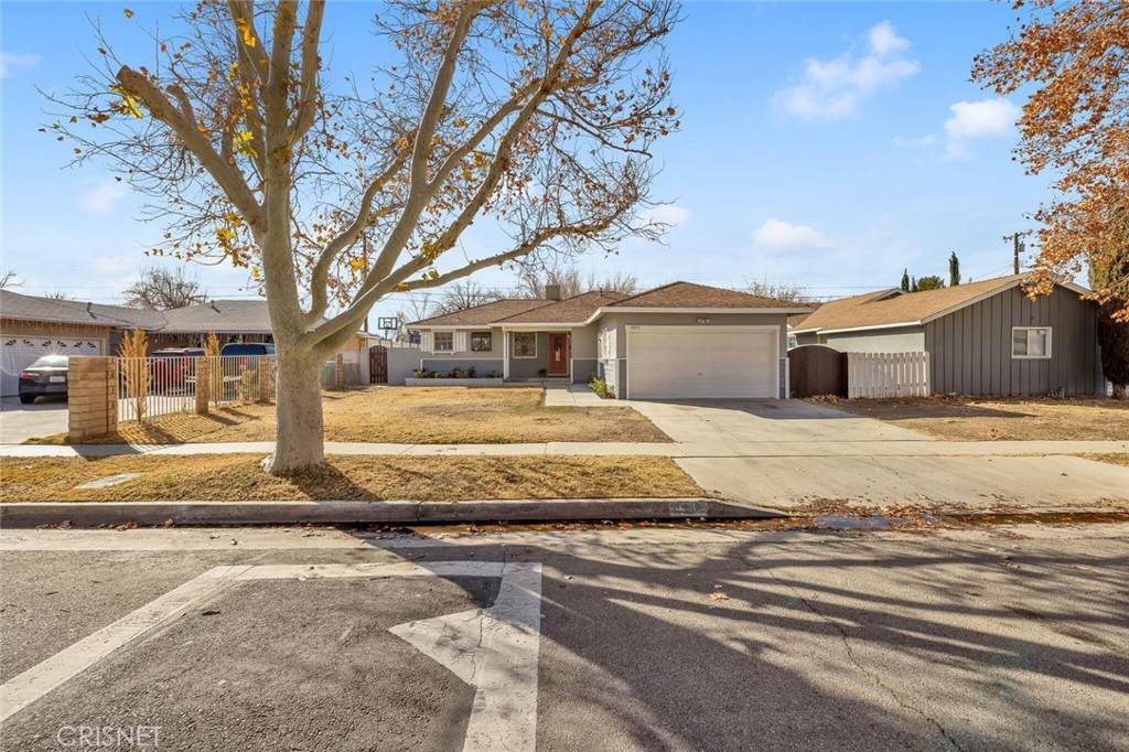 1420 Boyden Avenue - Photo 1