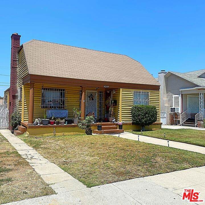 4249 Budlong Avenue - Photo 1