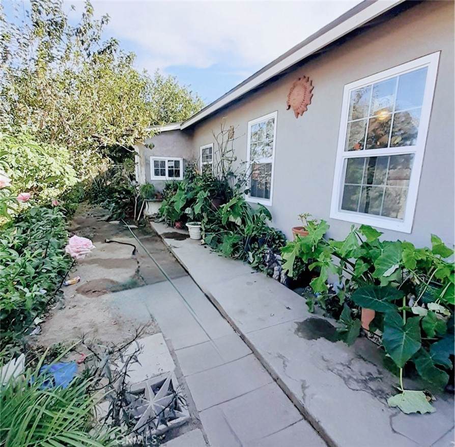 10002 Claremont Avenue - Photo 1