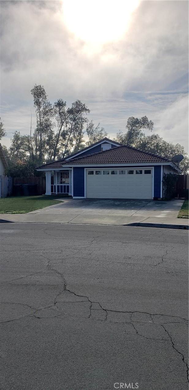 1985 Teak Street - Photo 1