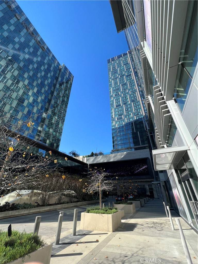 889 Francisco Street - Photo 1
