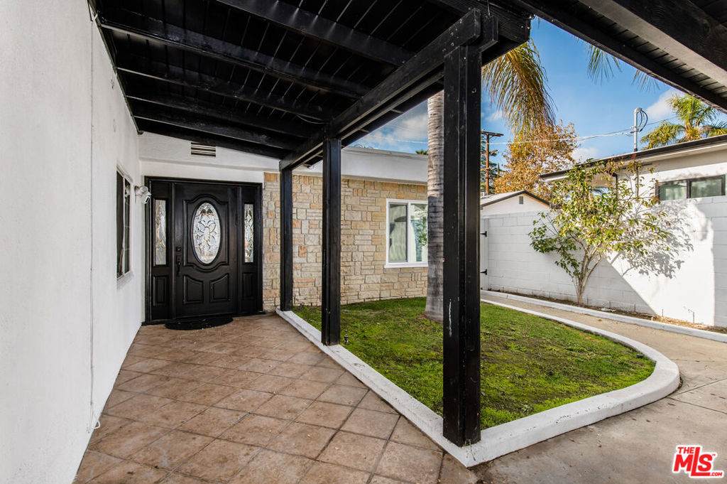5653 Vantage Avenue - Photo 1