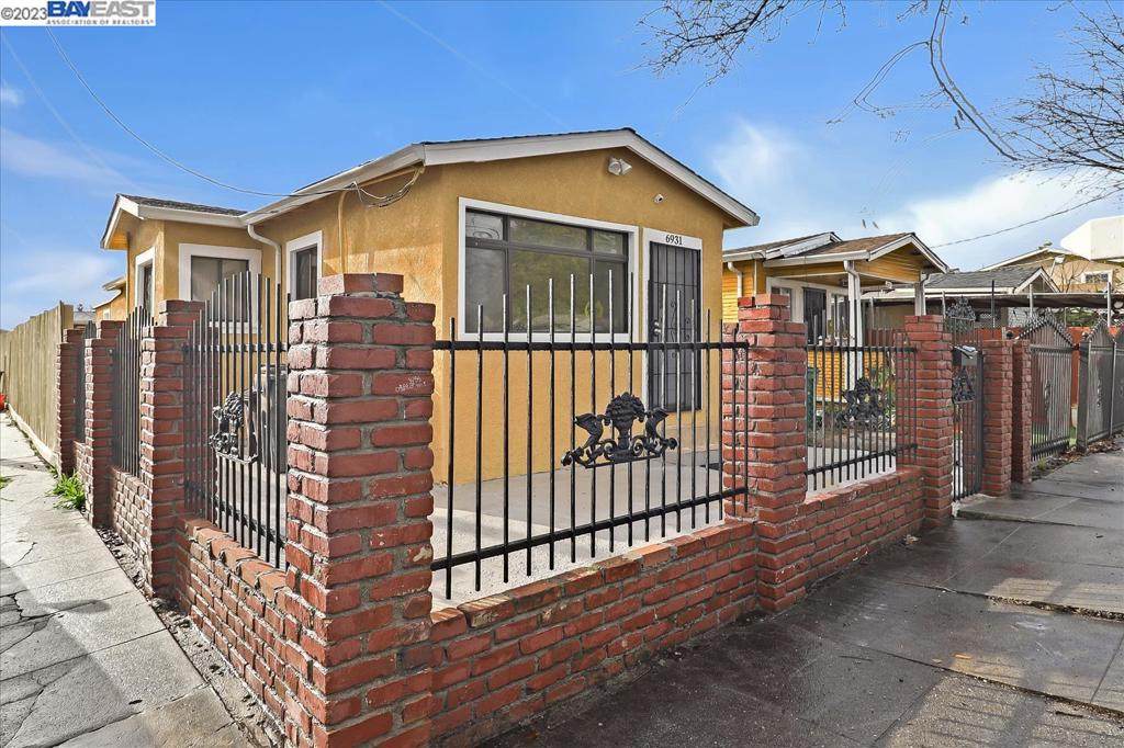 6931 Hamilton Ave - Photo 1