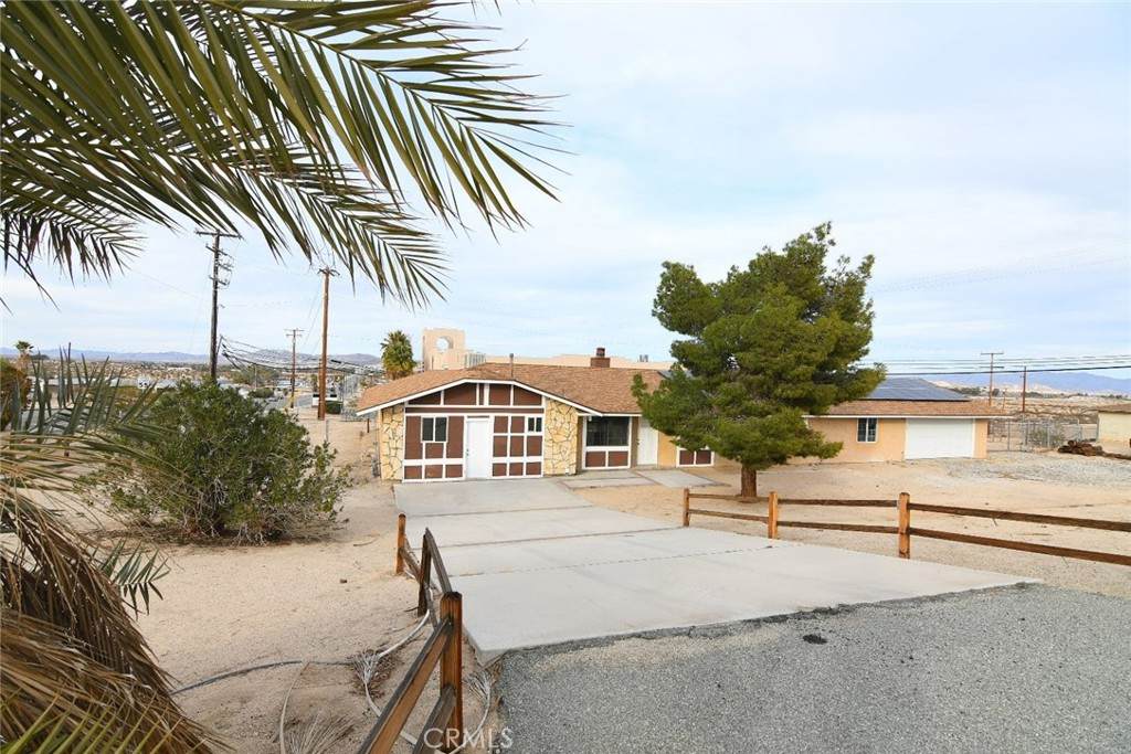 5325 Adobe Road - Photo 1