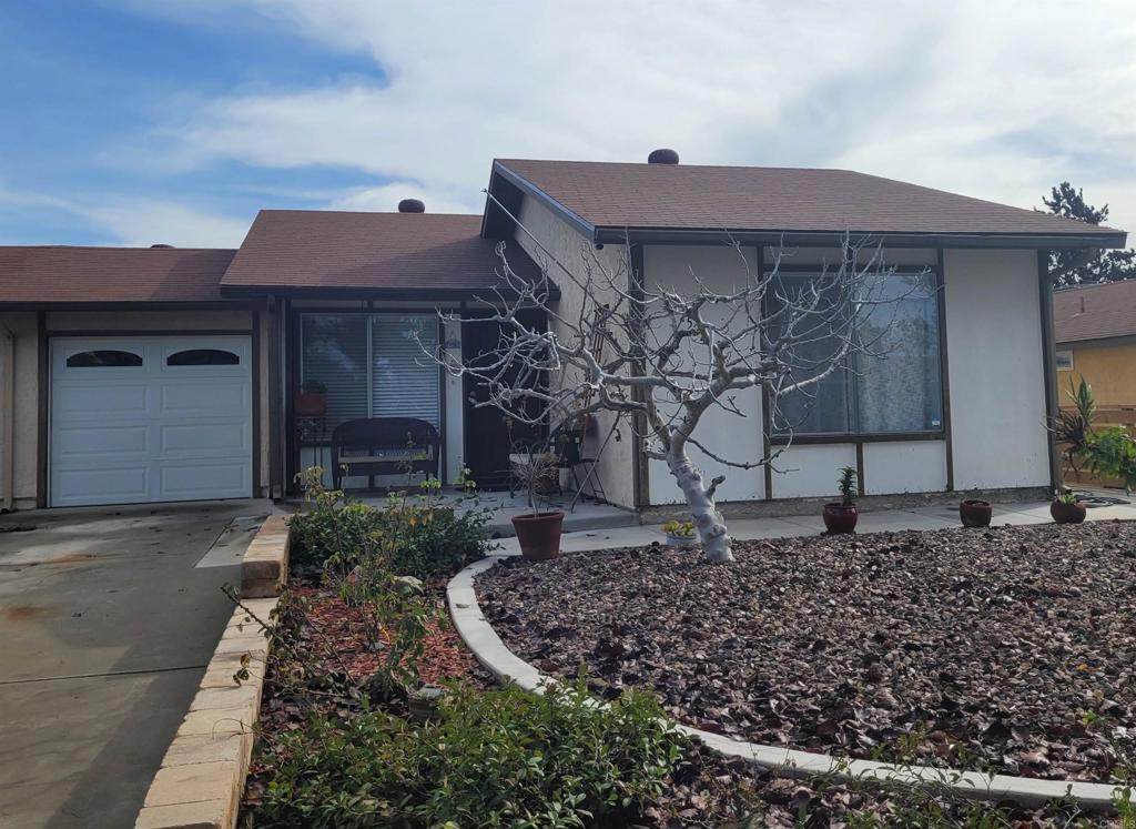 1524 Peacock Blvd - Photo 1