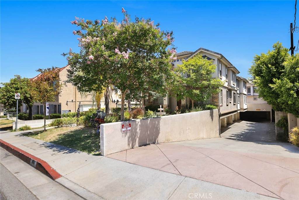 408 Orange Avenue - Photo 1