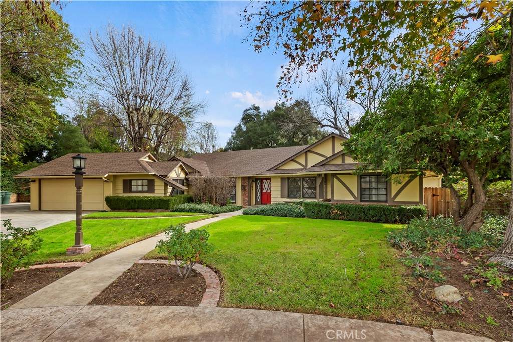 1400 Rambling Road - Photo 1