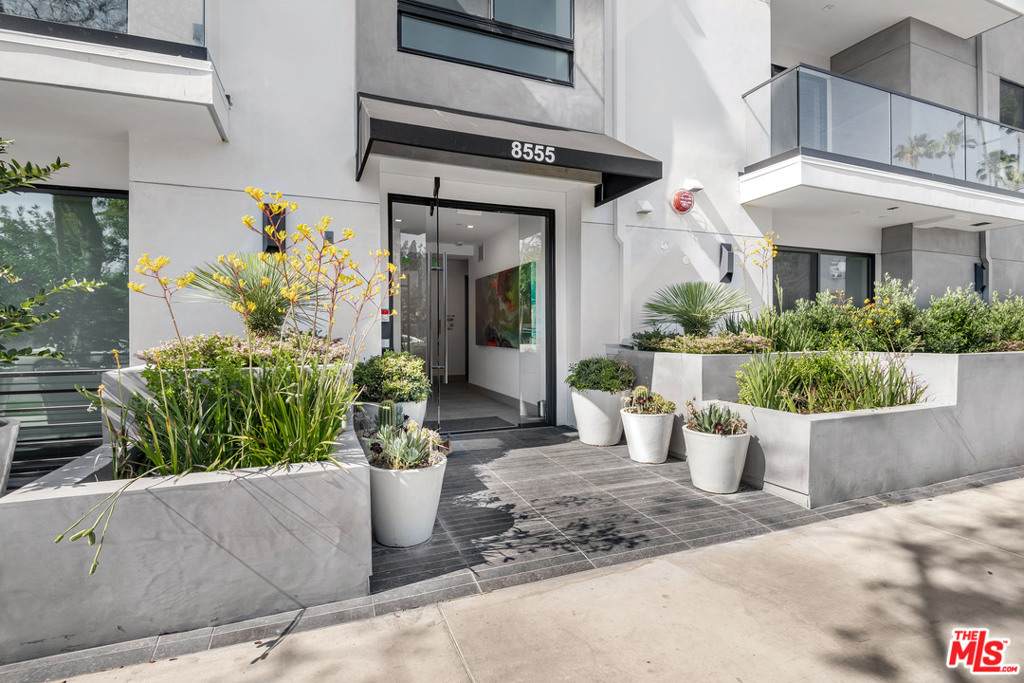 8555 Colgate - Photo 1