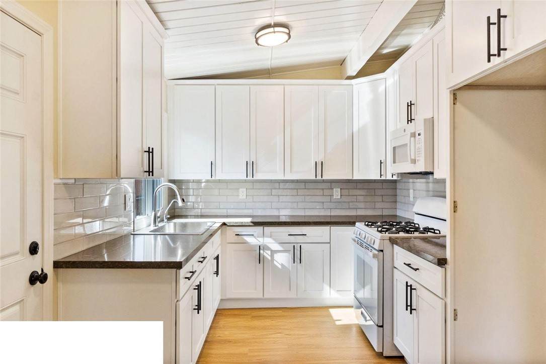 5910 Glenfinnan Avenue - Photo 1