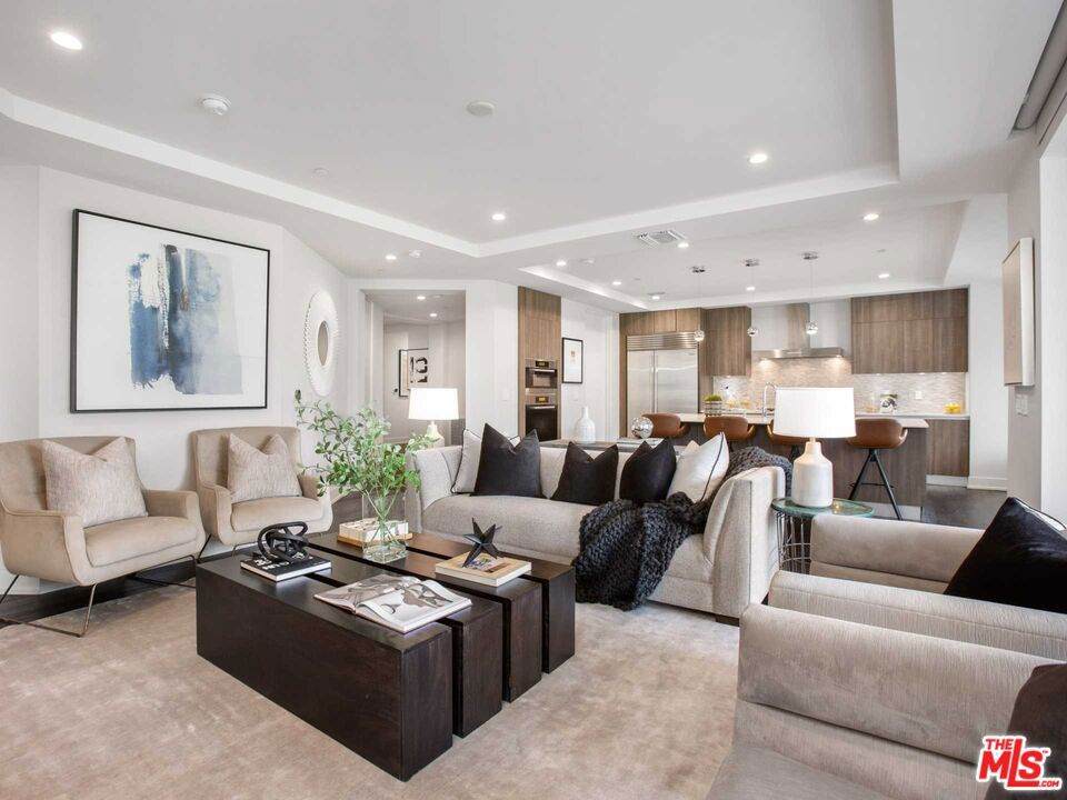 460 Palm Drive - Photo 1