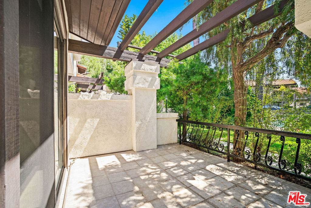 17212 Palisades Circle - Photo 1