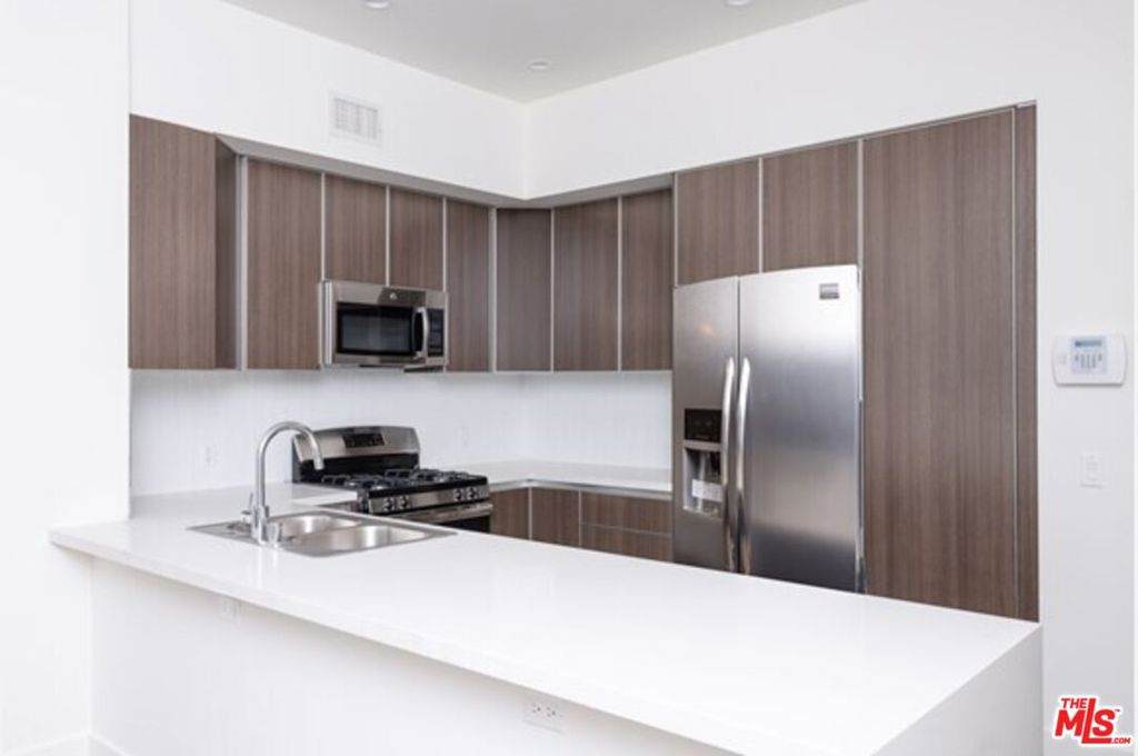 711 Cole Avenue - Photo 1