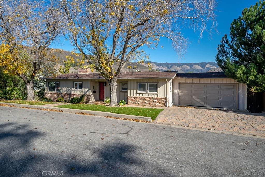 382 Albert Drive - Photo 1