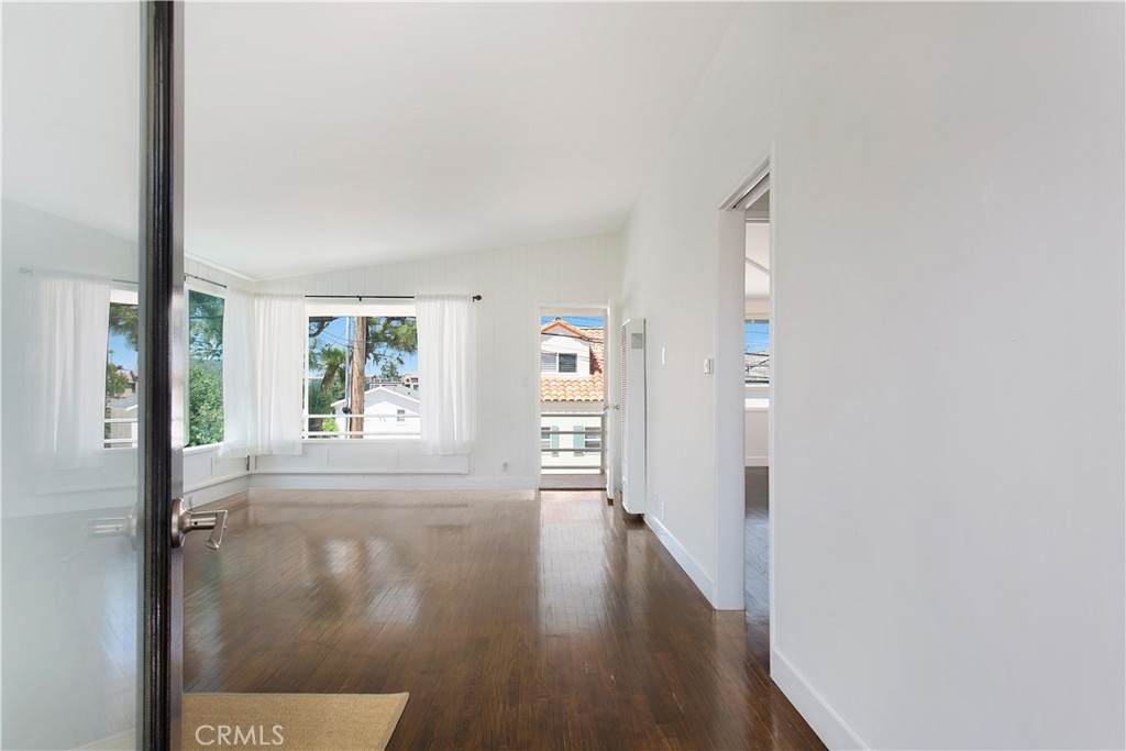 413 1/2 Dahlia Avenue - Photo 1