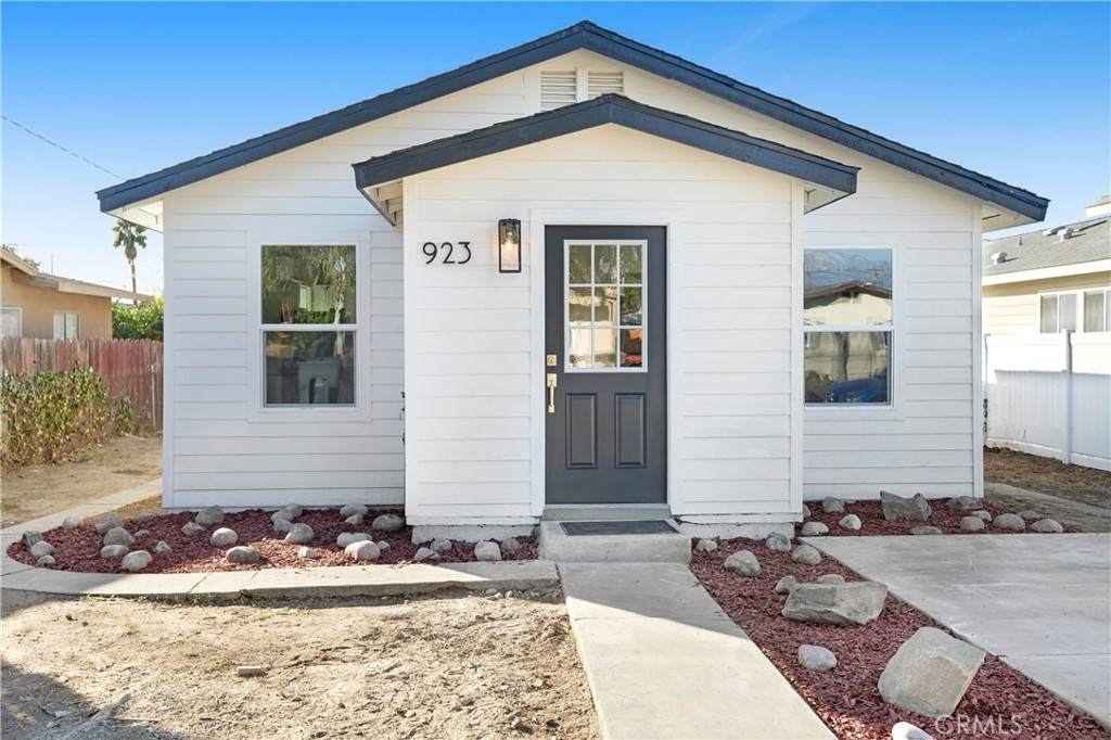 923 Columbia Street - Photo 1