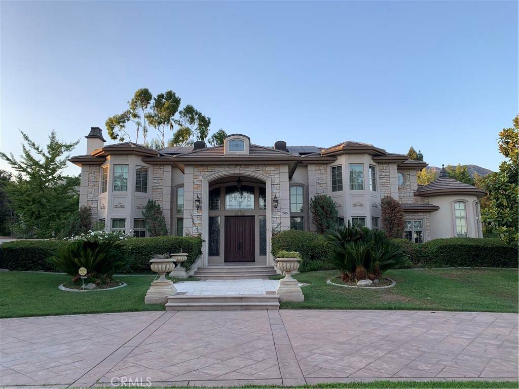 735 Hampton Rd - Photo 1