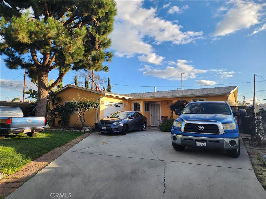 6001 Traymore Avenue - Photo 1