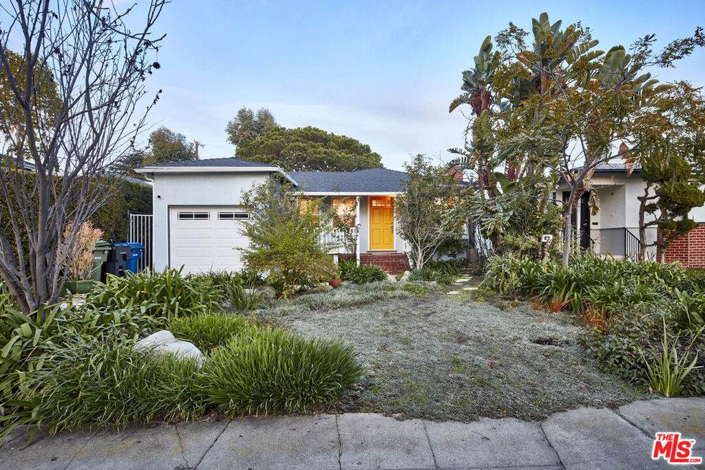 3488 Rosewood Avenue - Photo 1