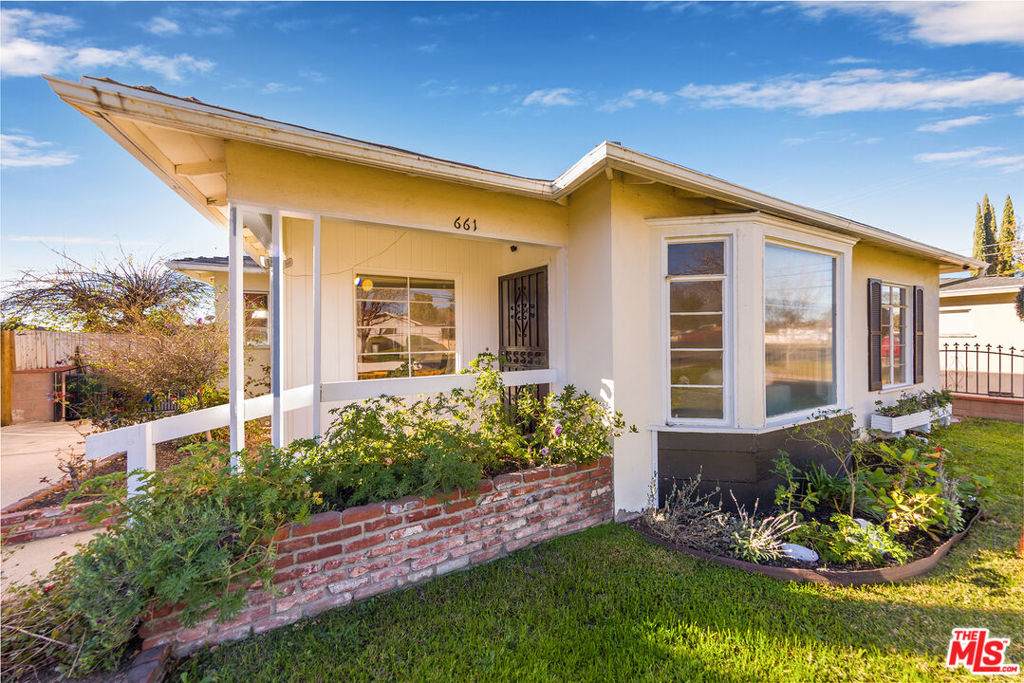661 6th Street - Photo 1