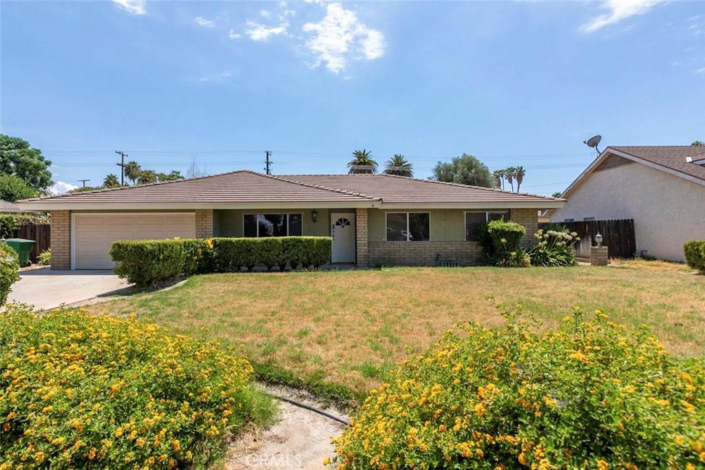 41725 Erin Drive - Photo 1