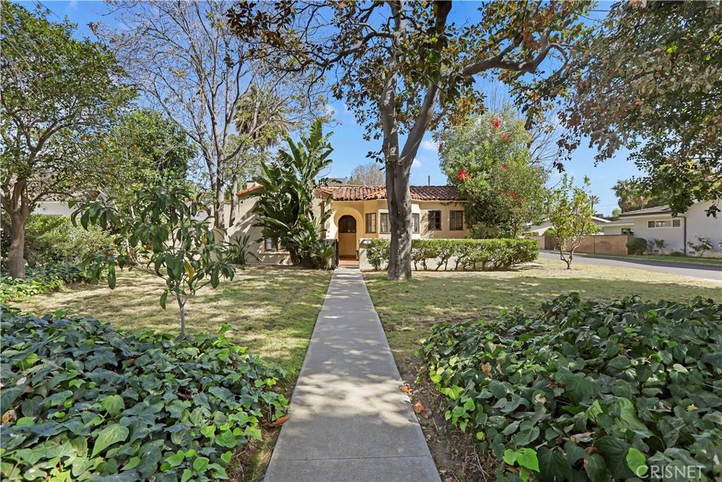 13501 Chandler Boulevard - Photo 1