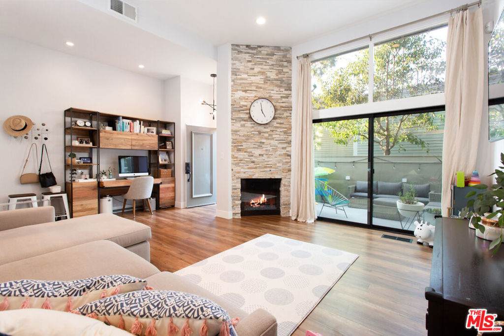 4333 Redwood Avenue - Photo 1