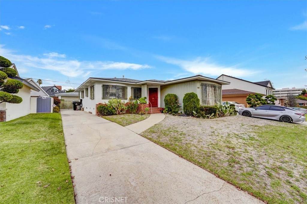 233 Regent Circle - Photo 1