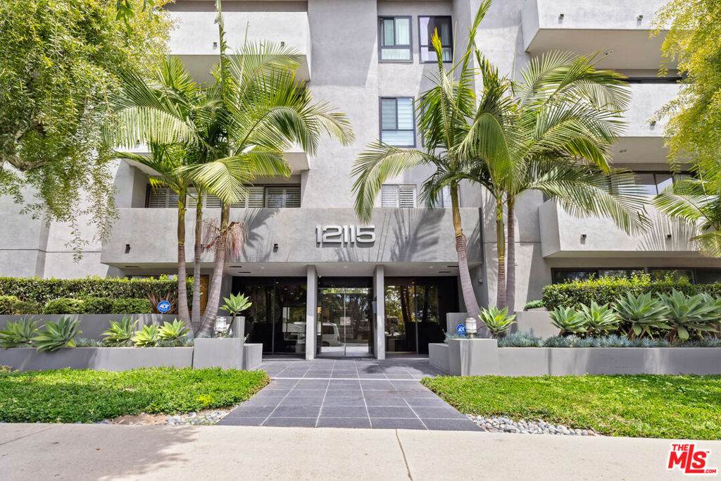 12115 San Vicente Boulevard - Photo 1