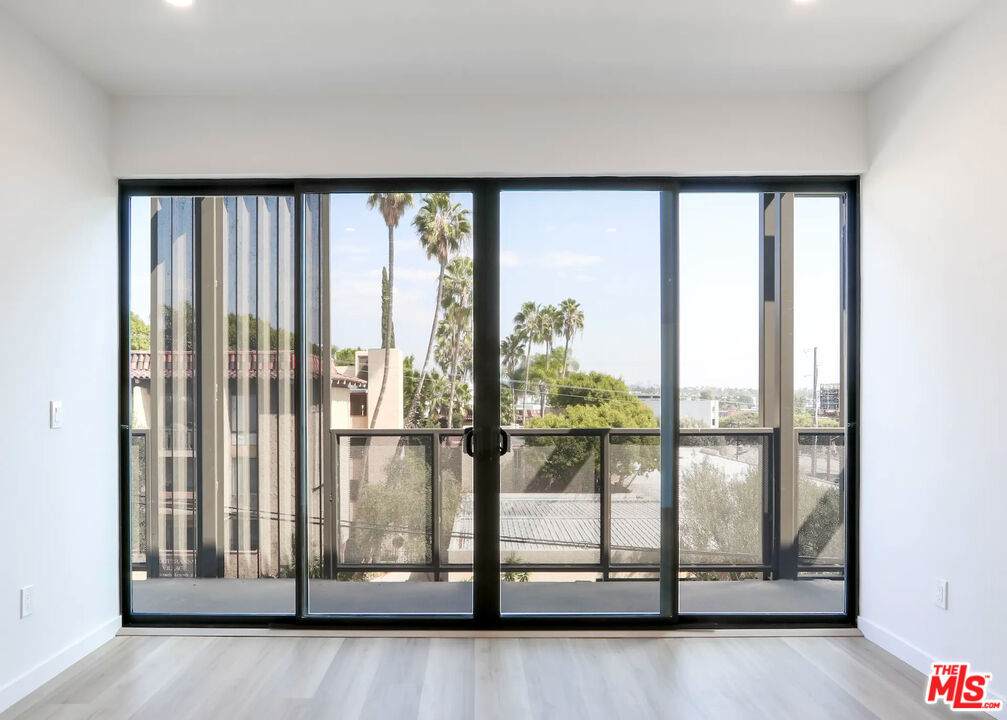 829 Larrabee Street - Photo 1