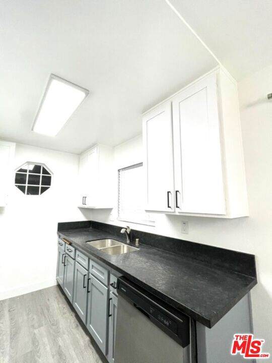 434 Hollywood Way - Photo 1