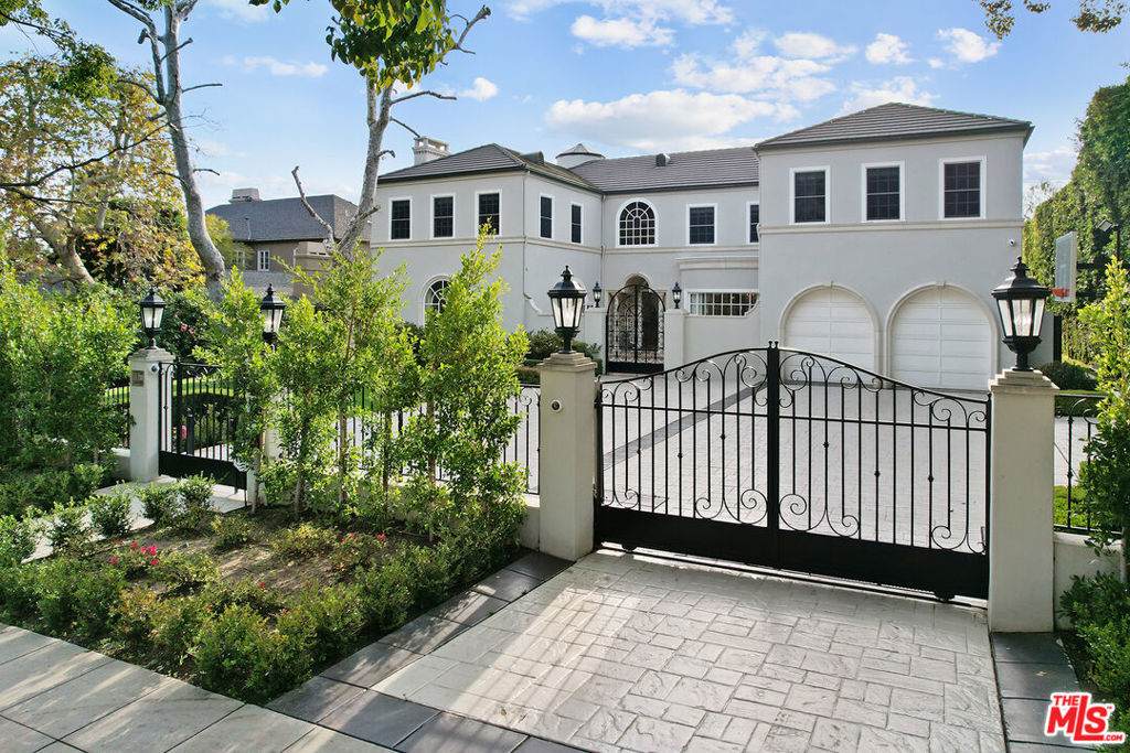 709 Maple Drive - Photo 1