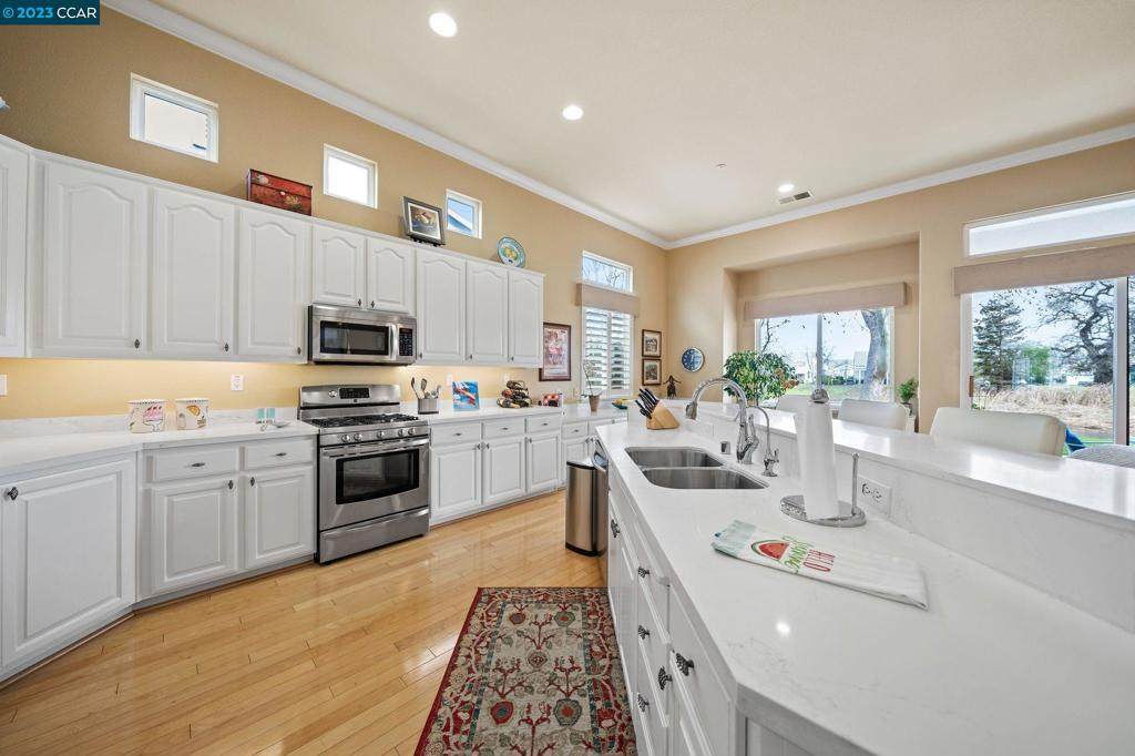 210 Summerset Dr - Photo 1
