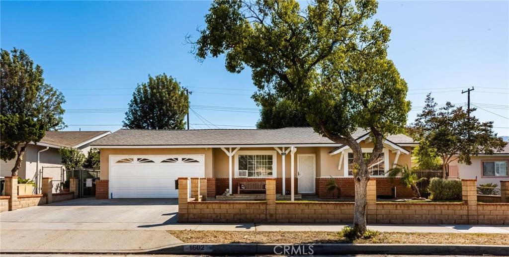 1602 Brentwood Drive - Photo 1
