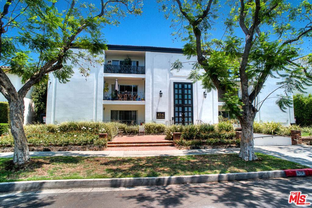 416 Oakhurst Drive - Photo 1
