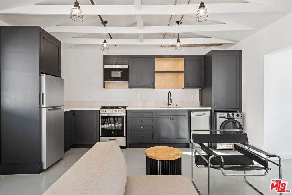1034 Bay - Photo 1