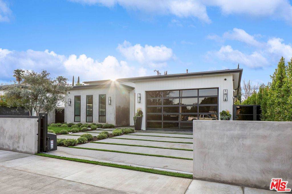 5727 Cahill Avenue - Photo 1