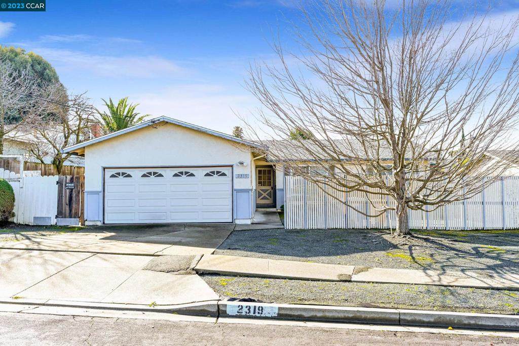 2319 Panoramic Dr - Photo 1