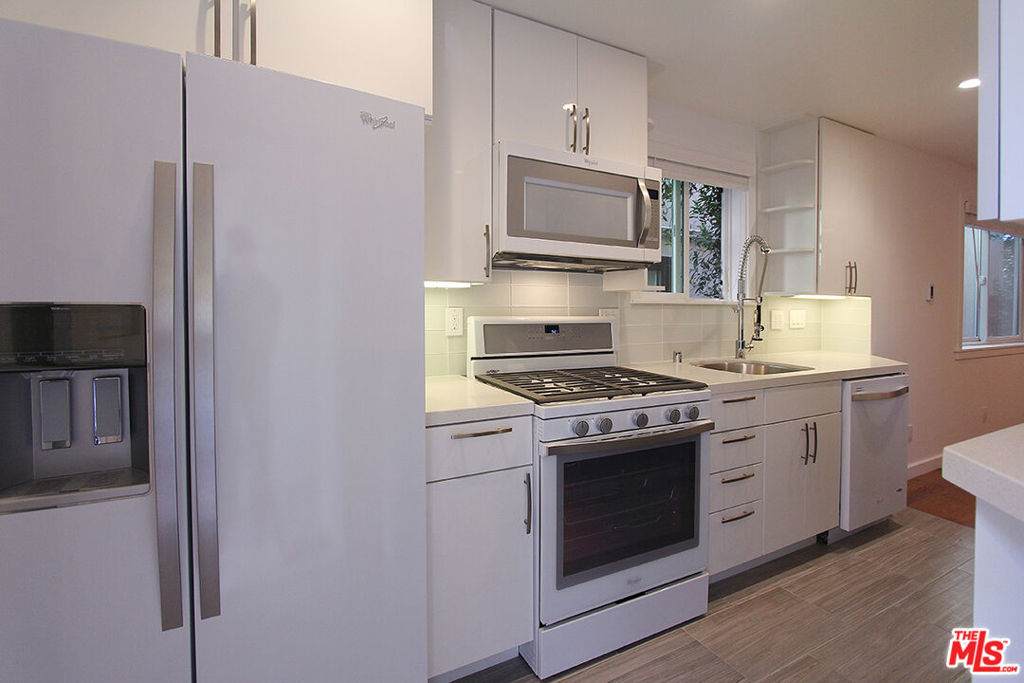 115 Breeze Avenue - Photo 1
