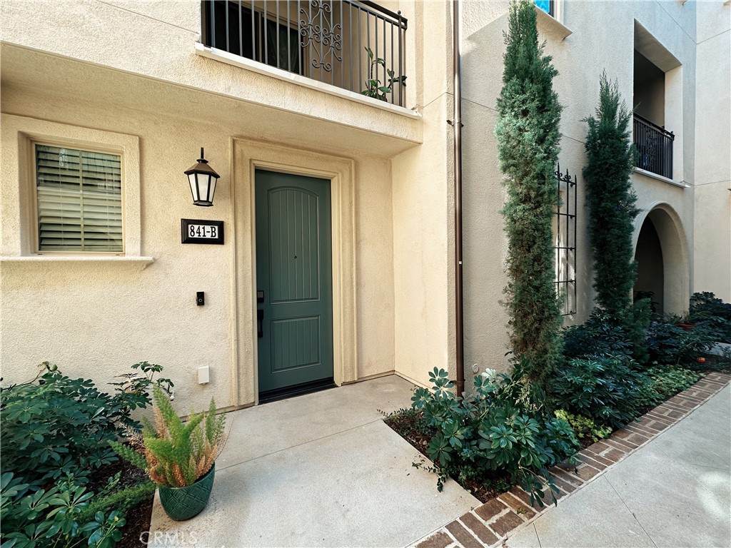 841 Iris Way - Photo 1
