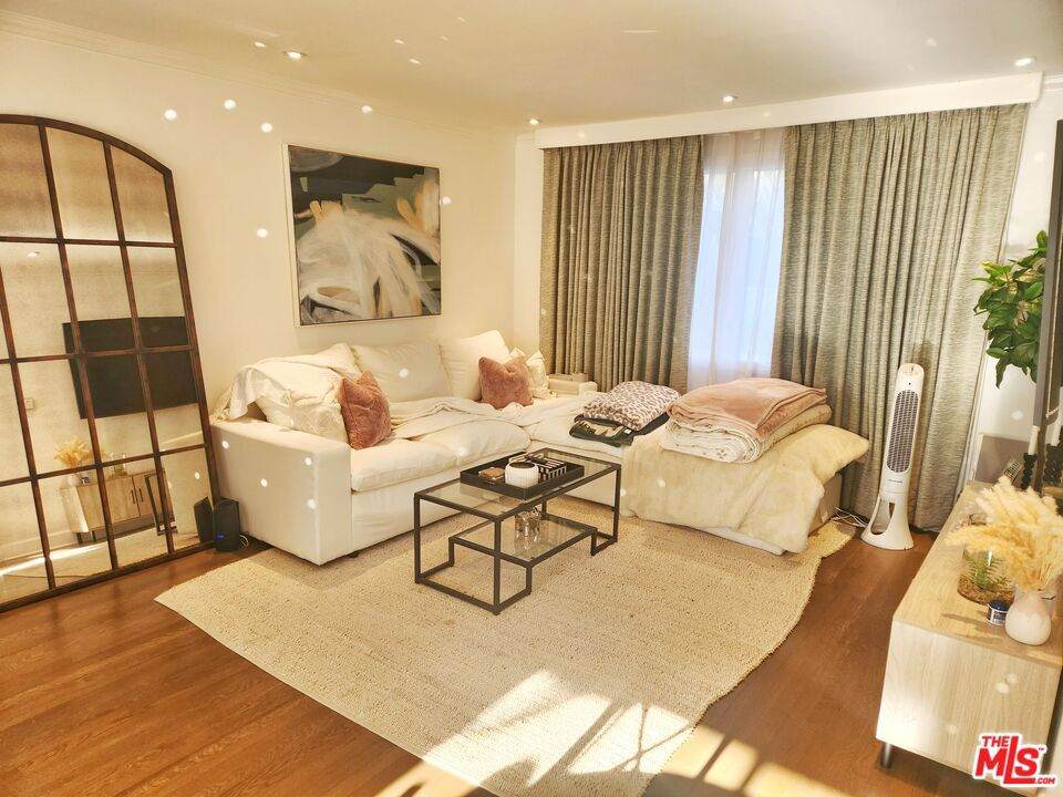 138 San Vicente Boulevard - Photo 1