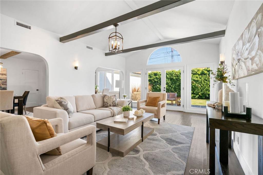 932 Cloverdale Avenue - Photo 1