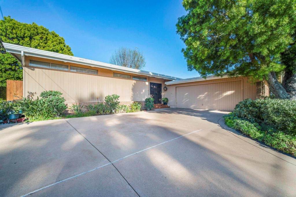 5835 Cactus Way - Photo 1