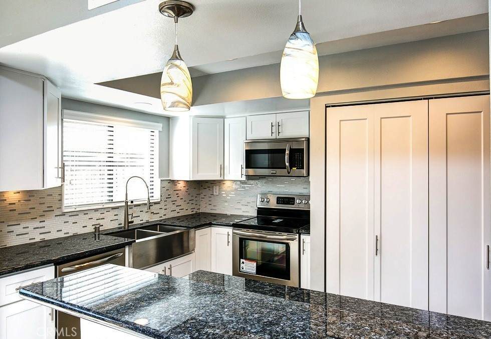 1713 Heritage Circle - Photo 1