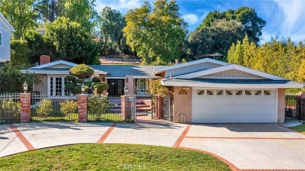 4449 Petit Avenue - Photo 1