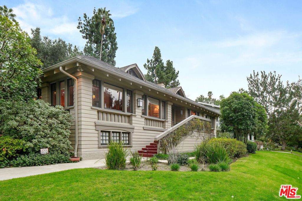 562 Bellefontaine Street - Photo 1