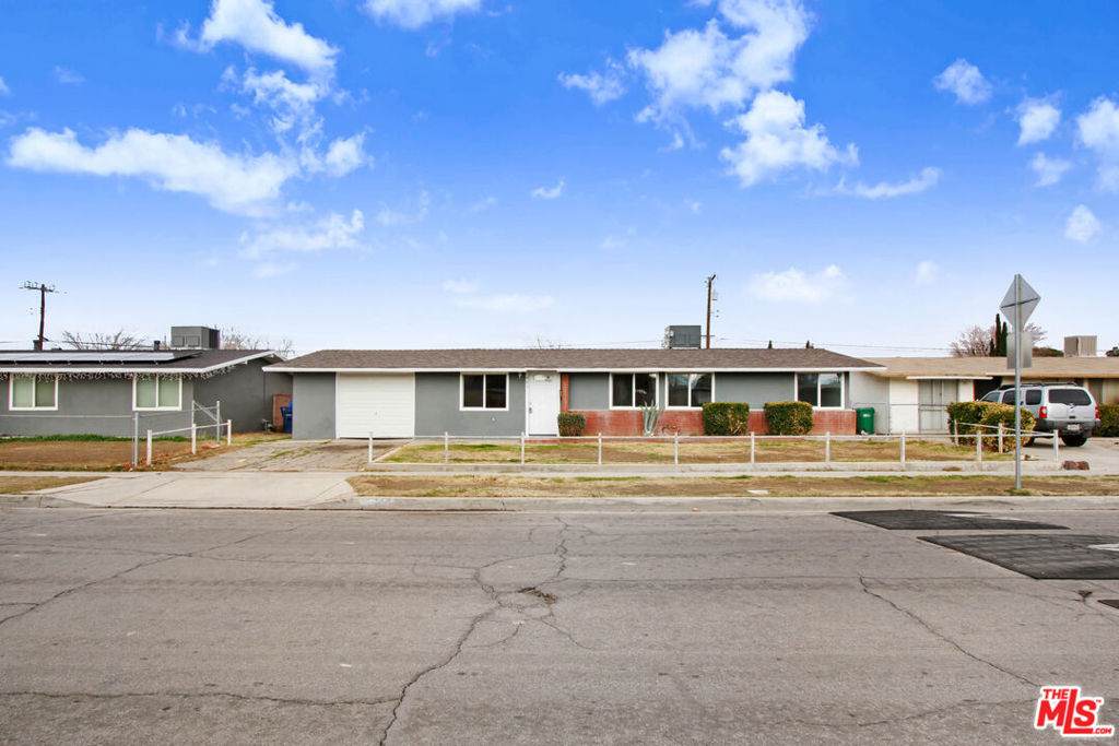 841 Avenue H8 - Photo 1